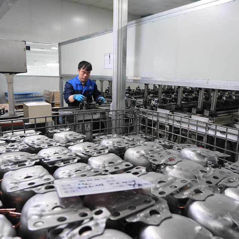 Компрессор бытового холодильника